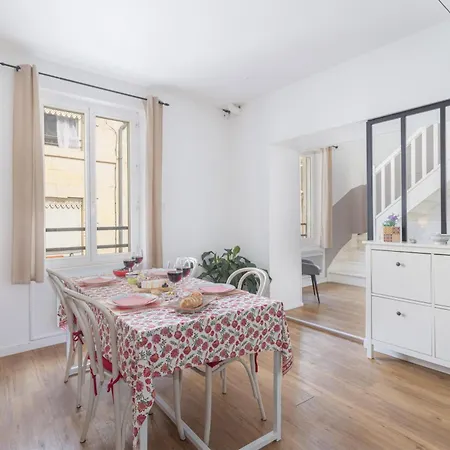 With Rooftop Terrace Appartement