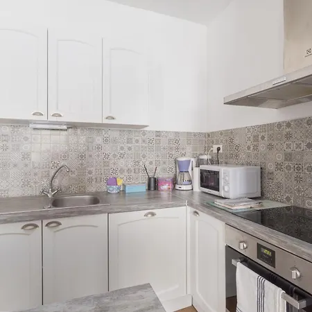 With Rooftop Terrace Apartman Narbonne