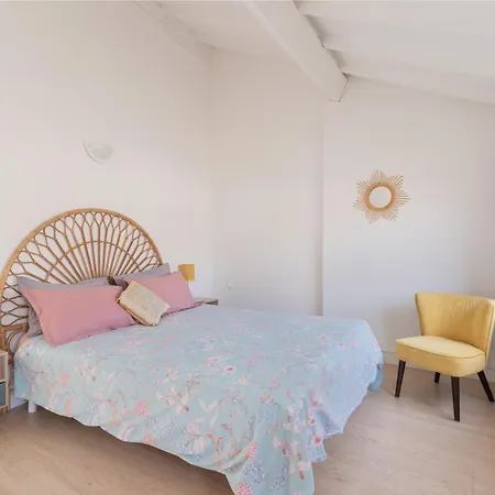 With Rooftop Terrace Appartement