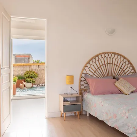 With Rooftop Terrace